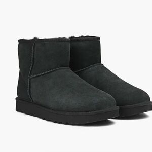 UGG Classic Mini II Black Size 8 NWOT